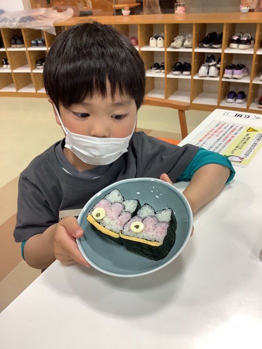親子で楽しむこどもの日！鯉のぼり飾り巻き寿司作り